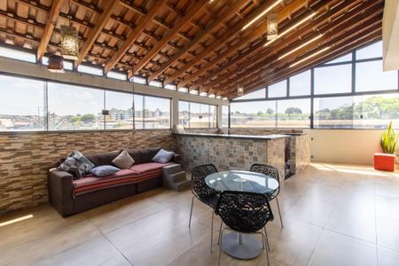 Casa à venda com 220m², 3 quartos e 4 vagas Casa à venda com 220m², 3 quartos e 4 vagasTerraço