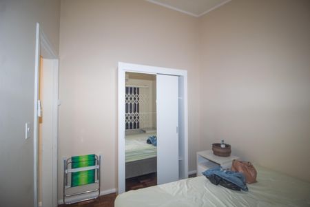 Casa à venda com 373m², 5 quartos e 3 vagas Casa à venda com 373m², 5 quartos e 3 vagasQuarto