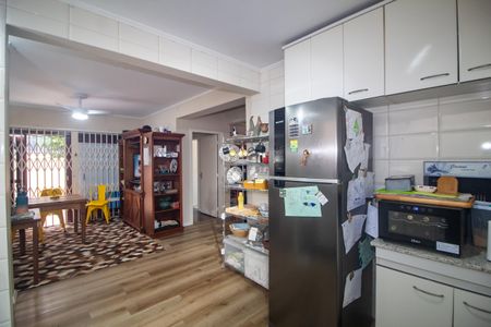 Casa à venda com 373m², 5 quartos e 3 vagas Casa à venda com 373m², 5 quartos e 3 vagasCozinha