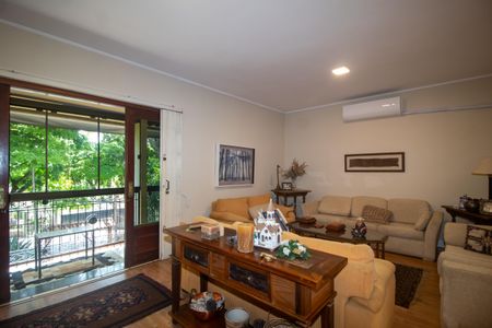 Sala de casa à venda com 5 quartos, 373m² em Cristal, Porto Alegre