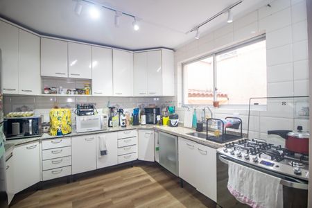 Casa à venda com 373m², 5 quartos e 3 vagas Casa à venda com 373m², 5 quartos e 3 vagasCozinha