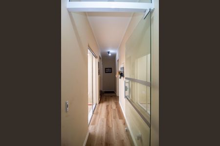 Casa à venda com 373m², 5 quartos e 3 vagas Casa à venda com 373m², 5 quartos e 3 vagasCorredor