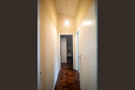 Casa à venda com 373m², 5 quartos e 3 vagas Casa à venda com 373m², 5 quartos e 3 vagascorredor