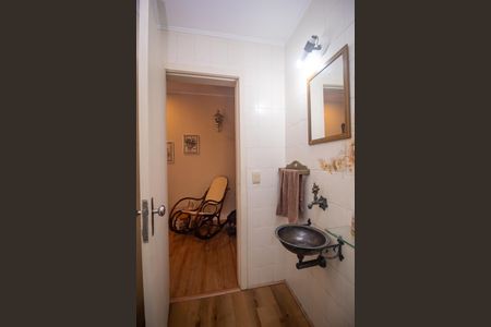 Casa à venda com 373m², 5 quartos e 3 vagas Casa à venda com 373m², 5 quartos e 3 vagasBanheiro