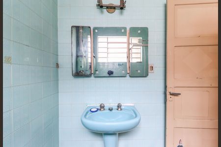 Casa à venda com 300m², 2 quartos e 4 vagasBanheiro da Suíte 1