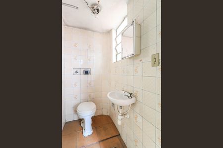 Casa à venda com 300m², 2 quartos e 4 vagasBanheiro de Serviço