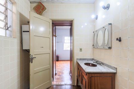 Casa à venda com 300m², 2 quartos e 4 vagasBanheiro da Suíte 2
