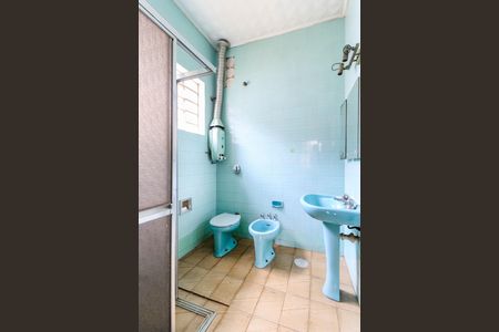 Casa à venda com 300m², 2 quartos e 4 vagasBanheiro da Suíte 1