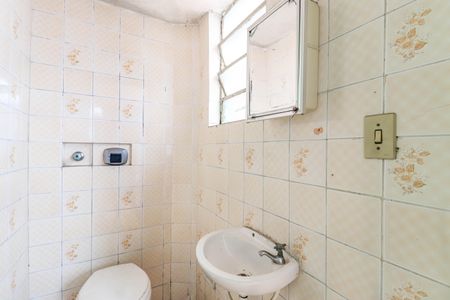 Casa à venda com 300m², 2 quartos e 4 vagasBanheiro de Serviço