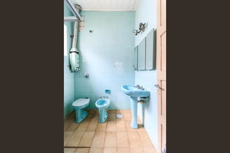 Casa à venda com 300m², 2 quartos e 4 vagasBanheiro da Suíte 1