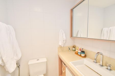 Apartamento à venda com 100m², 2 quartos e 2 vagasBanheiro da suíte 2