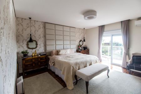 Casa de condomínio à venda com 485m², 4 quartos e 6 vagasSuíte master