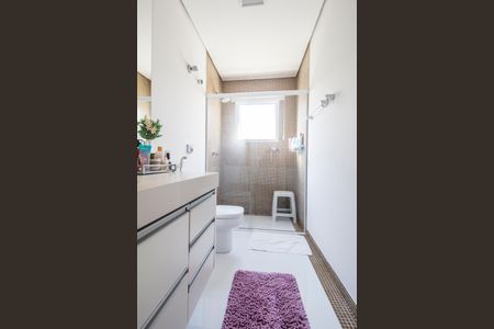 Casa de condomínio à venda com 485m², 4 quartos e 6 vagasBanheiro da Suíte