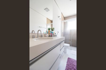 Casa de condomínio à venda com 485m², 4 quartos e 6 vagasBanheiro da Suíte