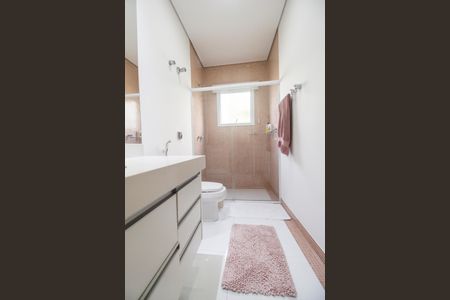 Casa de condomínio à venda com 485m², 4 quartos e 6 vagasBanheiro da Suíte