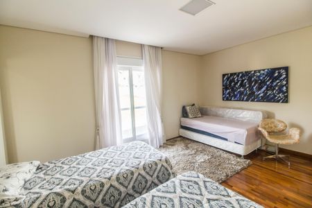 Casa de condomínio à venda com 485m², 4 quartos e 6 vagasSuíte 4