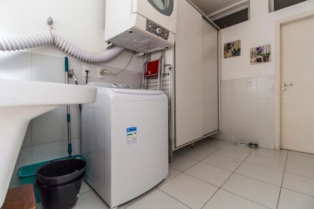 Casa de condomínio à venda com 485m², 4 quartos e 6 vagasÁrea de Serviço