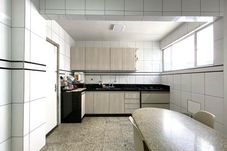 Apartamento à venda com 250m², 5 quartos e 2 vagasCozinha