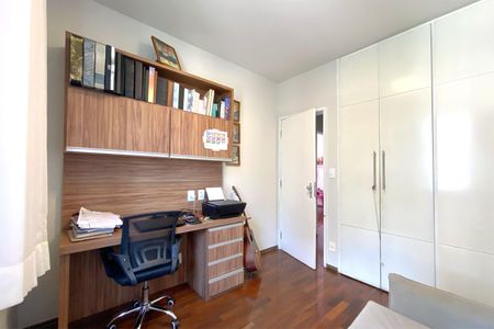 Apartamento à venda com 250m², 5 quartos e 2 vagasQuarto 4