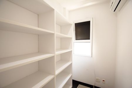 Apartamento à venda com 233m², 3 quartos e 4 vagas Apartamento à venda com 233m², 3 quartos e 4 vagasquarto serviço deposito