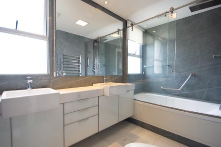 Apartamento à venda com 233m², 3 quartos e 4 vagas Apartamento à venda com 233m², 3 quartos e 4 vagasbanheiro suite 1