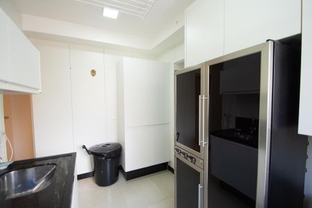 Apartamento à venda com 233m², 3 quartos e 4 vagas Apartamento à venda com 233m², 3 quartos e 4 vagaslavanderia