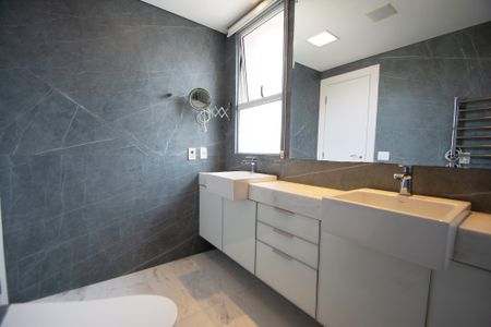 Apartamento à venda com 233m², 3 quartos e 4 vagas Apartamento à venda com 233m², 3 quartos e 4 vagasbanheiro suite 1