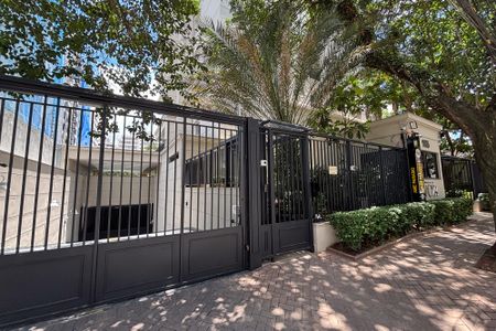 Apartamento à venda com 233m², 3 quartos e 4 vagas Apartamento à venda com 233m², 3 quartos e 4 vagasfachada predio