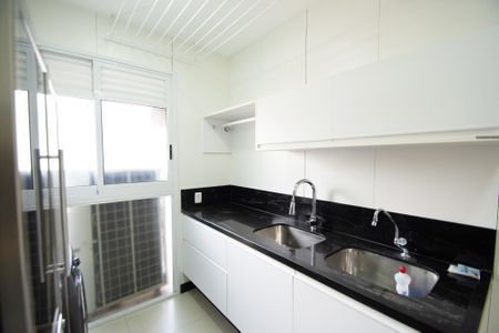 Apartamento à venda com 233m², 3 quartos e 4 vagas Apartamento à venda com 233m², 3 quartos e 4 vagaslavanderia