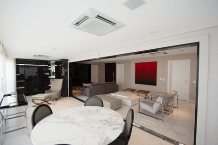 Apartamento à venda com 233m², 3 quartos e 4 vagas Apartamento à venda com 233m², 3 quartos e 4 vagassala de estar