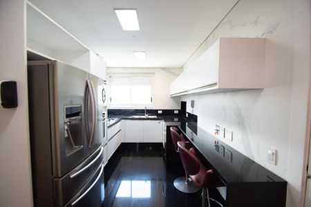 Apartamento à venda com 233m², 3 quartos e 4 vagas Apartamento à venda com 233m², 3 quartos e 4 vagascozinha