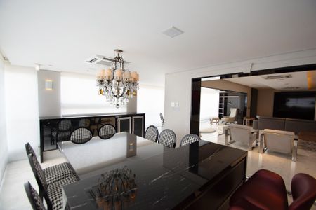 Apartamento à venda com 233m², 3 quartos e 4 vagas Apartamento à venda com 233m², 3 quartos e 4 vagassala de jantar