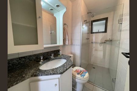 Apartamento à venda com 74m², 3 quartos e 2 vagasBanheiro Social