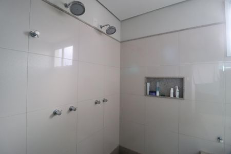 Casa de condomínio para alugar com 292m², 5 quartos e 2 vagasBanheiro da Suíte 3