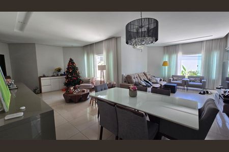 Casa de condomínio para alugar com 292m², 5 quartos e 2 vagasSala