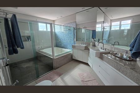 Casa de condomínio para alugar com 292m², 5 quartos e 2 vagasBanheiro da Suíte 3