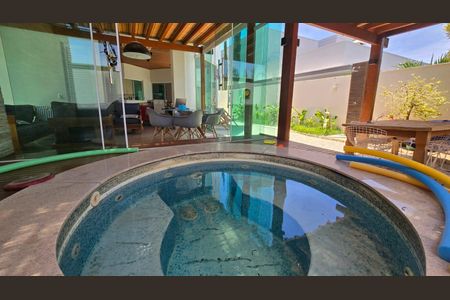 Casa de condomínio para alugar com 292m², 5 quartos e 2 vagasPiscina