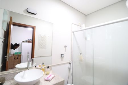 Casa de condomínio para alugar com 292m², 5 quartos e 2 vagasBanheiro da Suíte