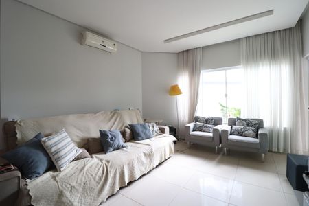 Casa de condomínio para alugar com 292m², 5 quartos e 2 vagasSala