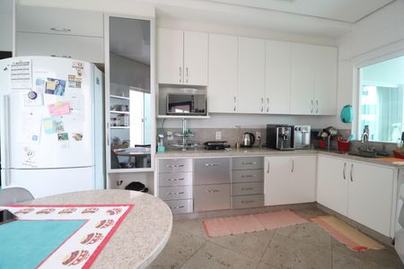 Casa de condomínio para alugar com 292m², 5 quartos e 2 vagasCozinha