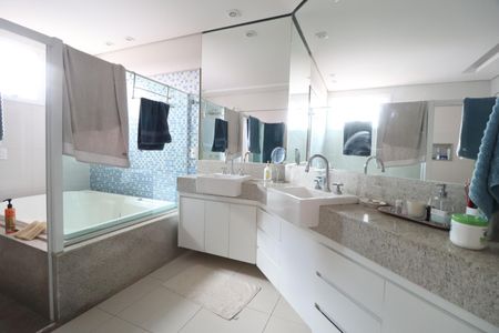 Casa de condomínio para alugar com 292m², 5 quartos e 2 vagasBanheiro da Suíte 3