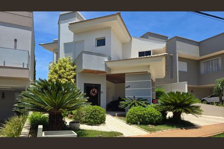 Casa de condomínio para alugar com 292m², 5 quartos e 2 vagasFachada