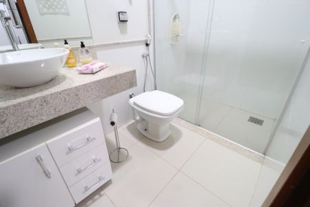 Casa de condomínio para alugar com 292m², 5 quartos e 2 vagasBanheiro da Suíte