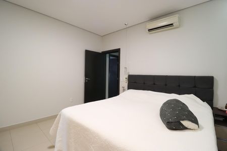 Casa de condomínio para alugar com 292m², 5 quartos e 2 vagasSuíte 3