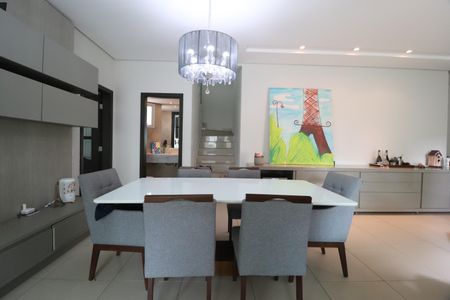 Casa de condomínio para alugar com 292m², 5 quartos e 2 vagasSala