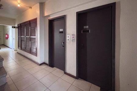 Apartamento à venda com 52m², 1 quarto e sem vagaElevadores
