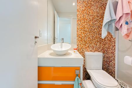 Apartamento à venda com 97m², 3 quartos e 2 vagas Apartamento à venda com 97m², 3 quartos e 2 vagasBanheiro Corredor