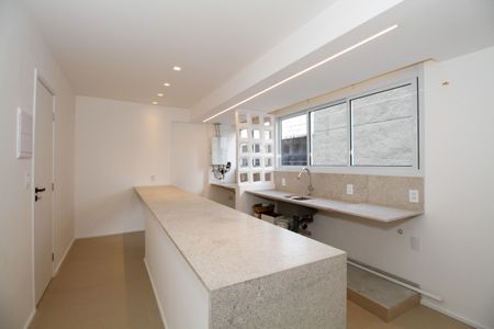 Apartamento à venda com 87m², 2 quartos e sem vagaCozinha e Área de Serviço