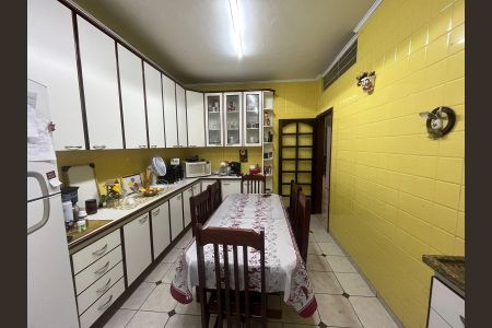 Casa à venda com 3 quartos, 220m² em Vila Vitória, Santo André