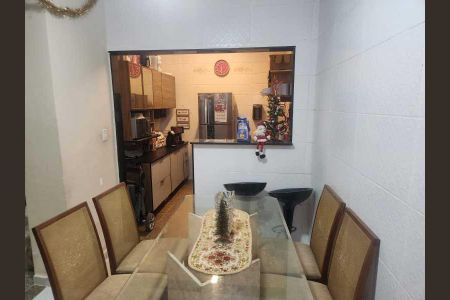 Casa à venda com 102m², 4 quartos e sem vaga